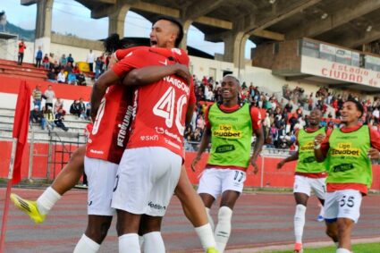 LEONES FC LE BAILÓ A EMELEC A RITMO DE KINITO MÉNDEZ